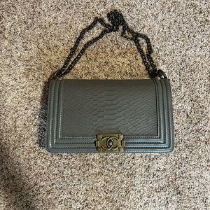 Grey leather bag w shiny hardware